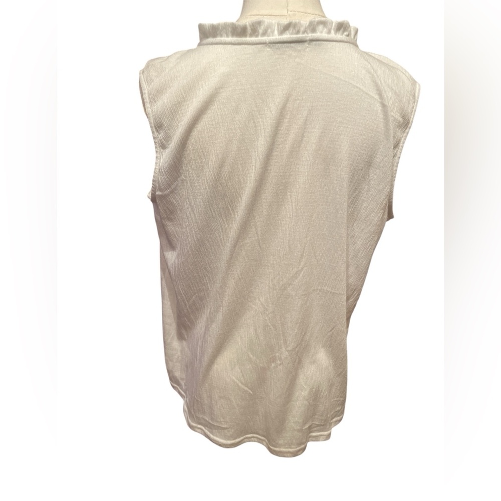 Sleeveless Blouse with Tassels - Picture 3 of 4